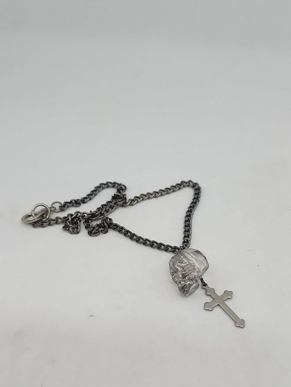 GASOLINE GLAMOUR BADLANDS CRYSTAL SILVER PATINA  SKULL & CROSS NECKLACE💀☠️🌹